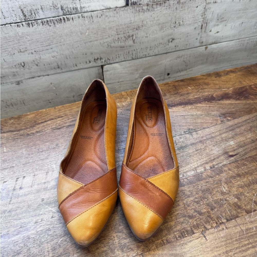 PIKOLINOS Tan and Brown Leather Flats​
